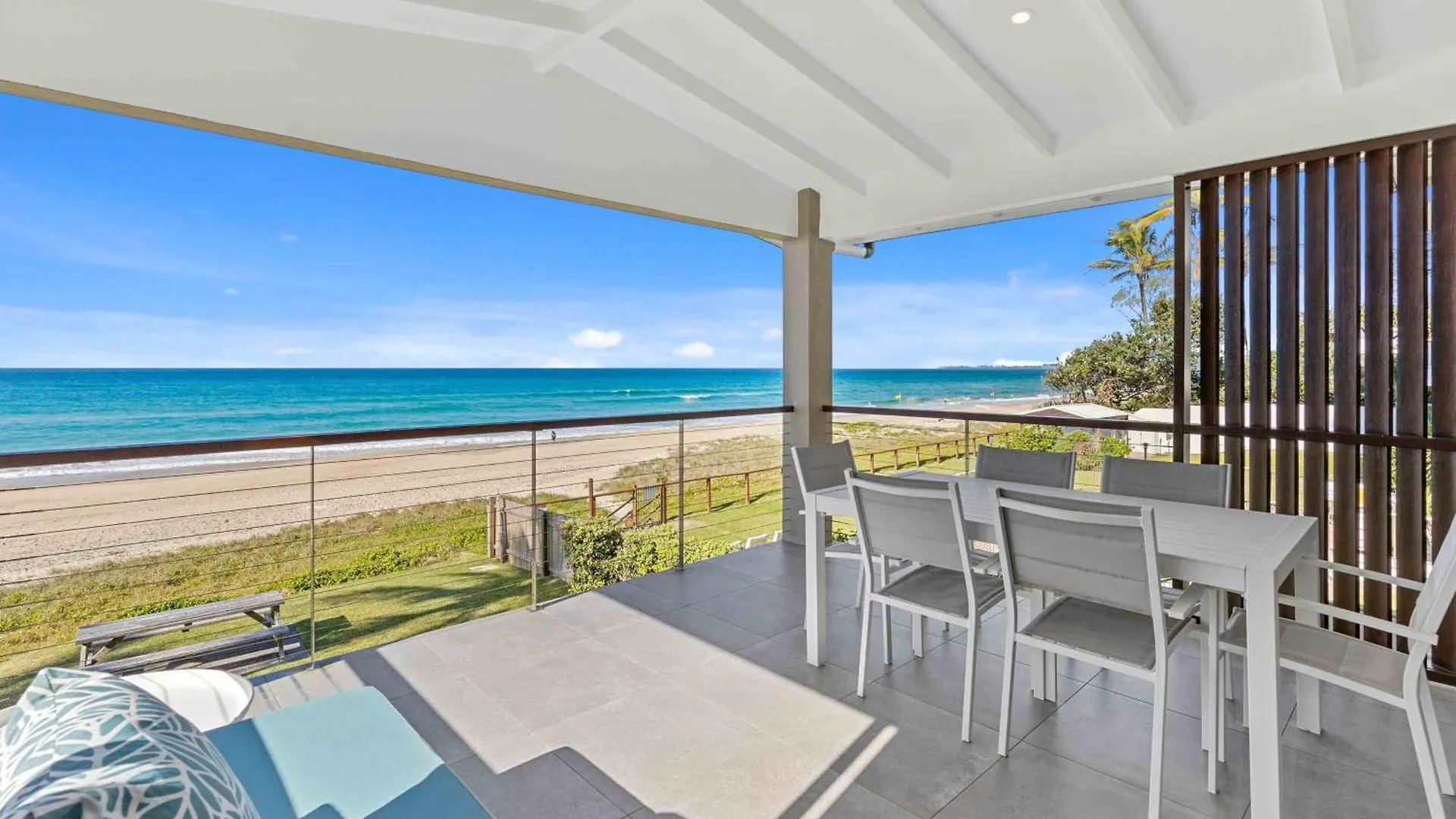 Mermaid Beachside Apartment - Direct Beach Access Голд-Кост Австралия