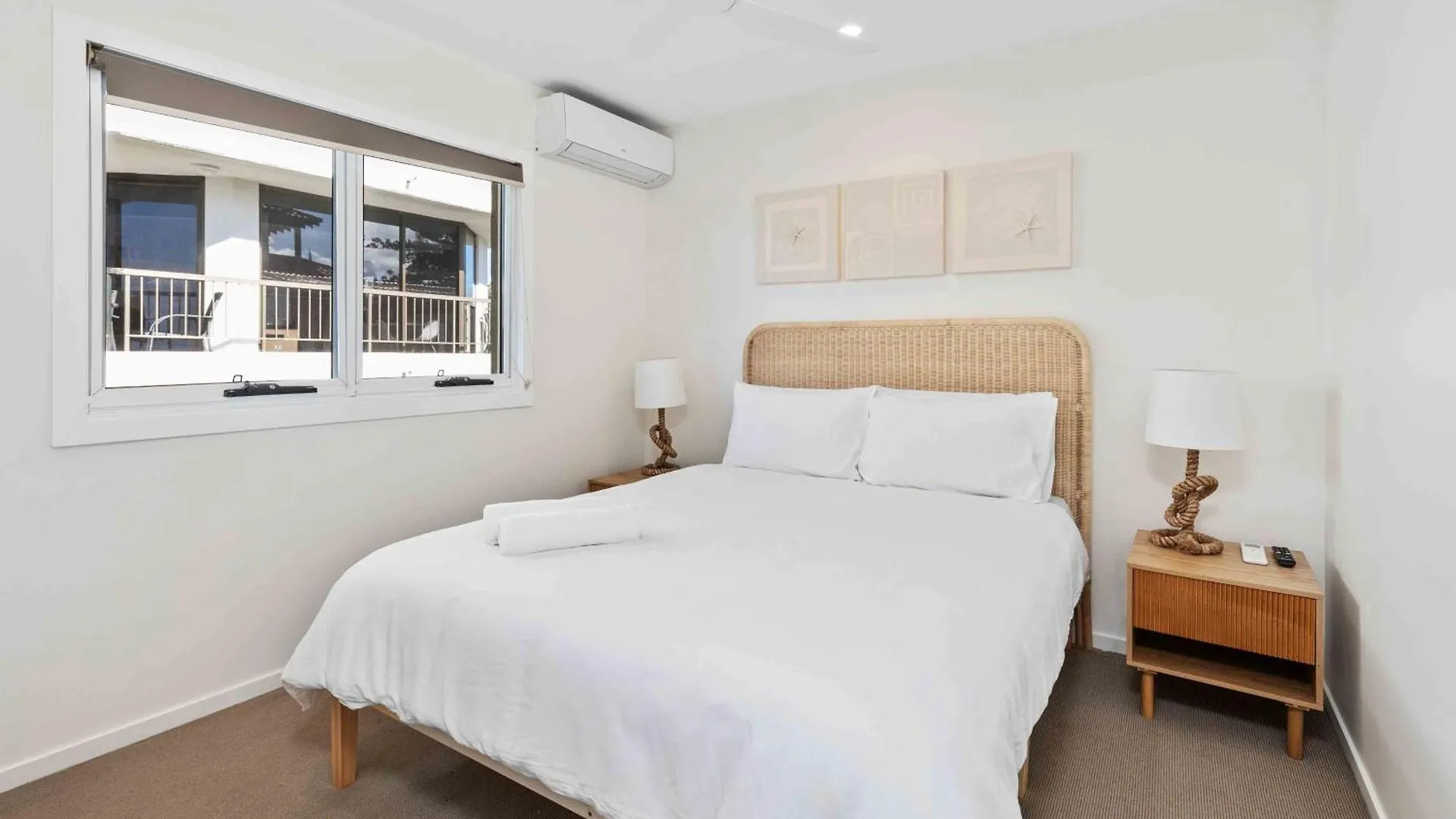 Mermaid Beachside Apartment - Direct Beach Access Голд-Кост 0*,  Австралия