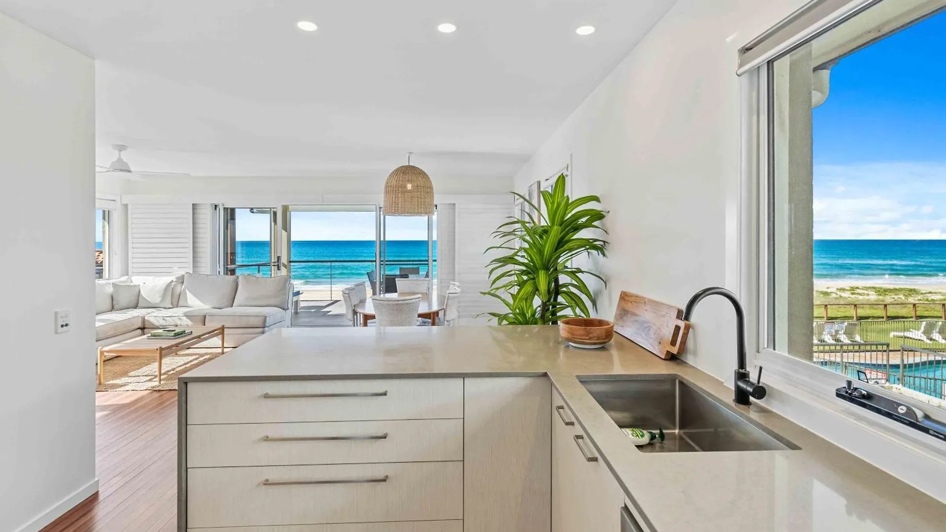 Albatross Beachfront 3 Bedroom Apartment Gold Coast